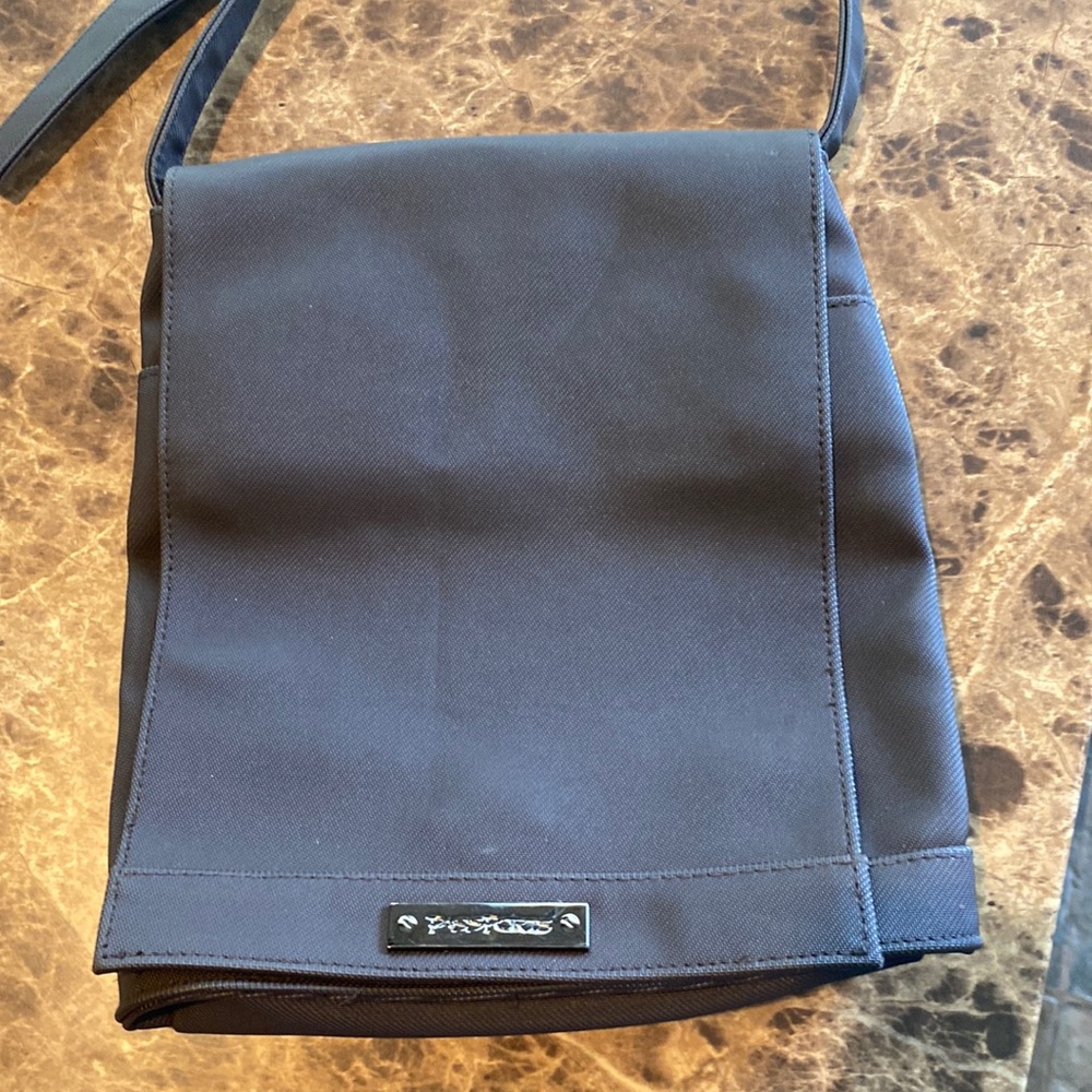 Browned shoulder bag lightly used with all zippers